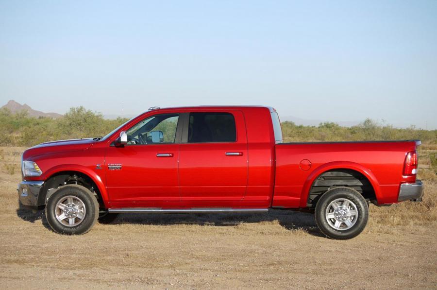  Dodge Ram 3500 Laramie Mega Cab 2010 года  (фото 6 из 37)